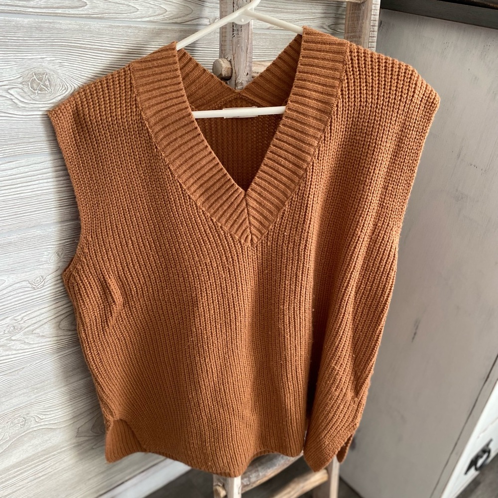 Women's V-Neck Knit Sweater Vest - Brown